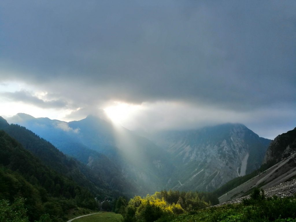 Sonce iz za Košutice